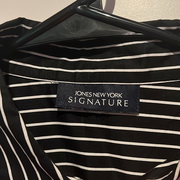 Black and White pin stripe button down - Picture 4 of 5